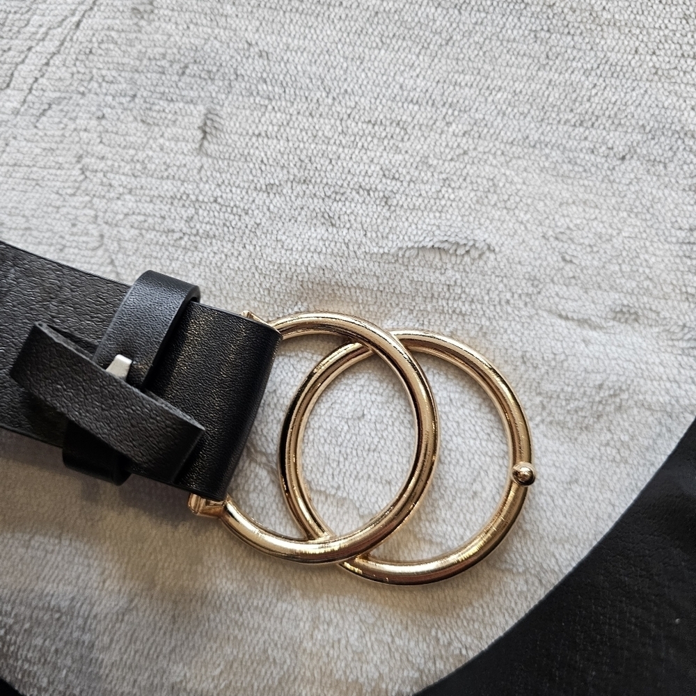 *4 for $25* Ladies Black belt With Goldtone Buckle - Picture 3 of 6